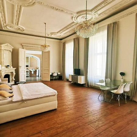 Luxury Design City Centre Apartment Брно Экстерьер фото