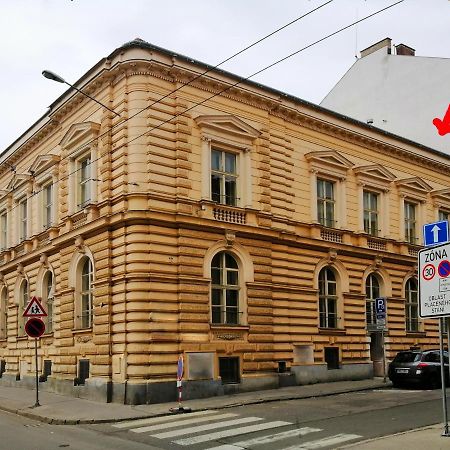 Luxury Design City Centre Apartment Брно Экстерьер фото