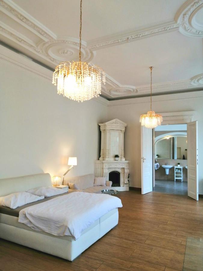 Luxury Design City Centre Apartment Брно Экстерьер фото