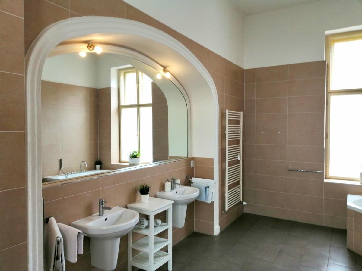 Luxury Design City Centre Apartment Брно Экстерьер фото