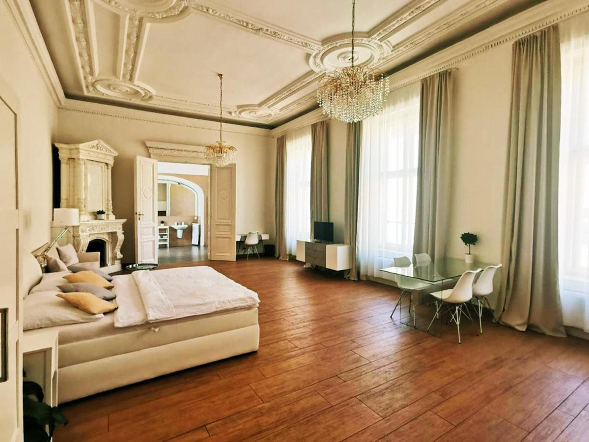 Luxury Design City Centre Apartment Брно Экстерьер фото