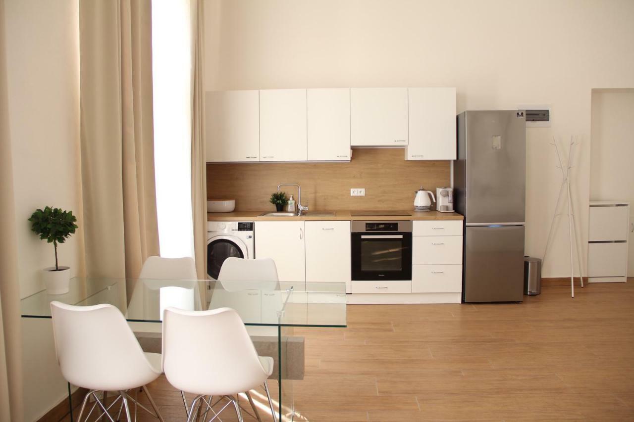 Luxury Design City Centre Apartment Брно Экстерьер фото