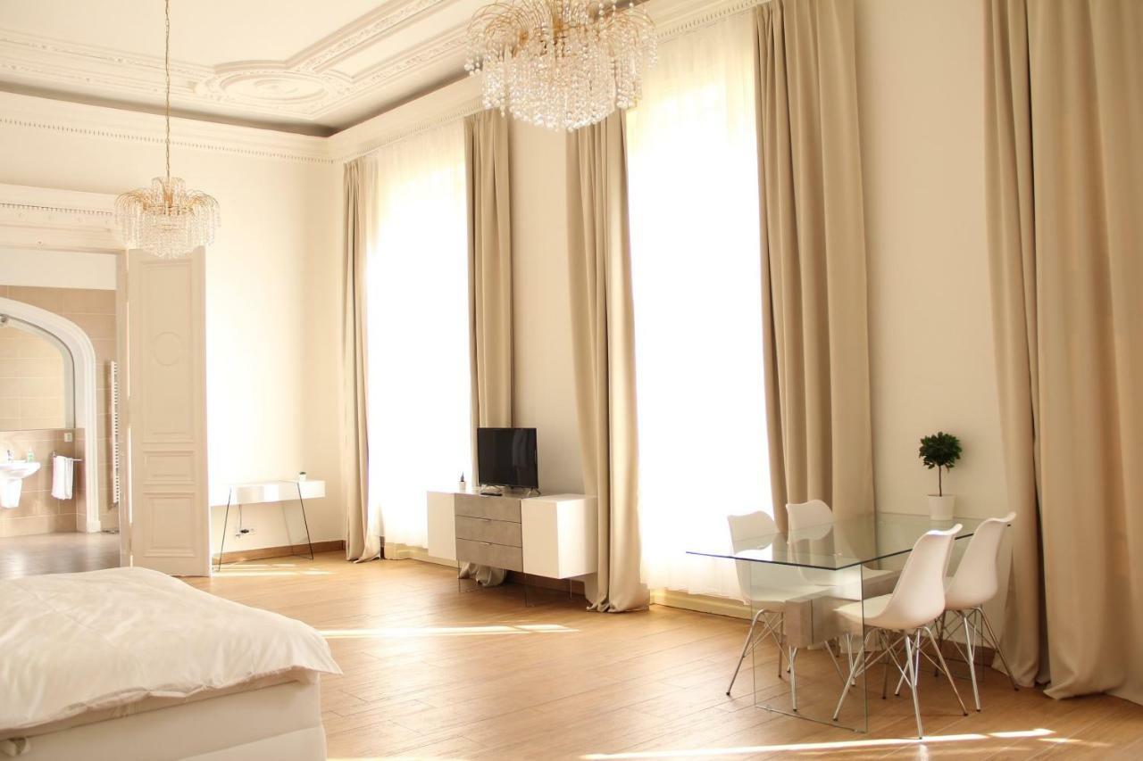 Luxury Design City Centre Apartment Брно Экстерьер фото